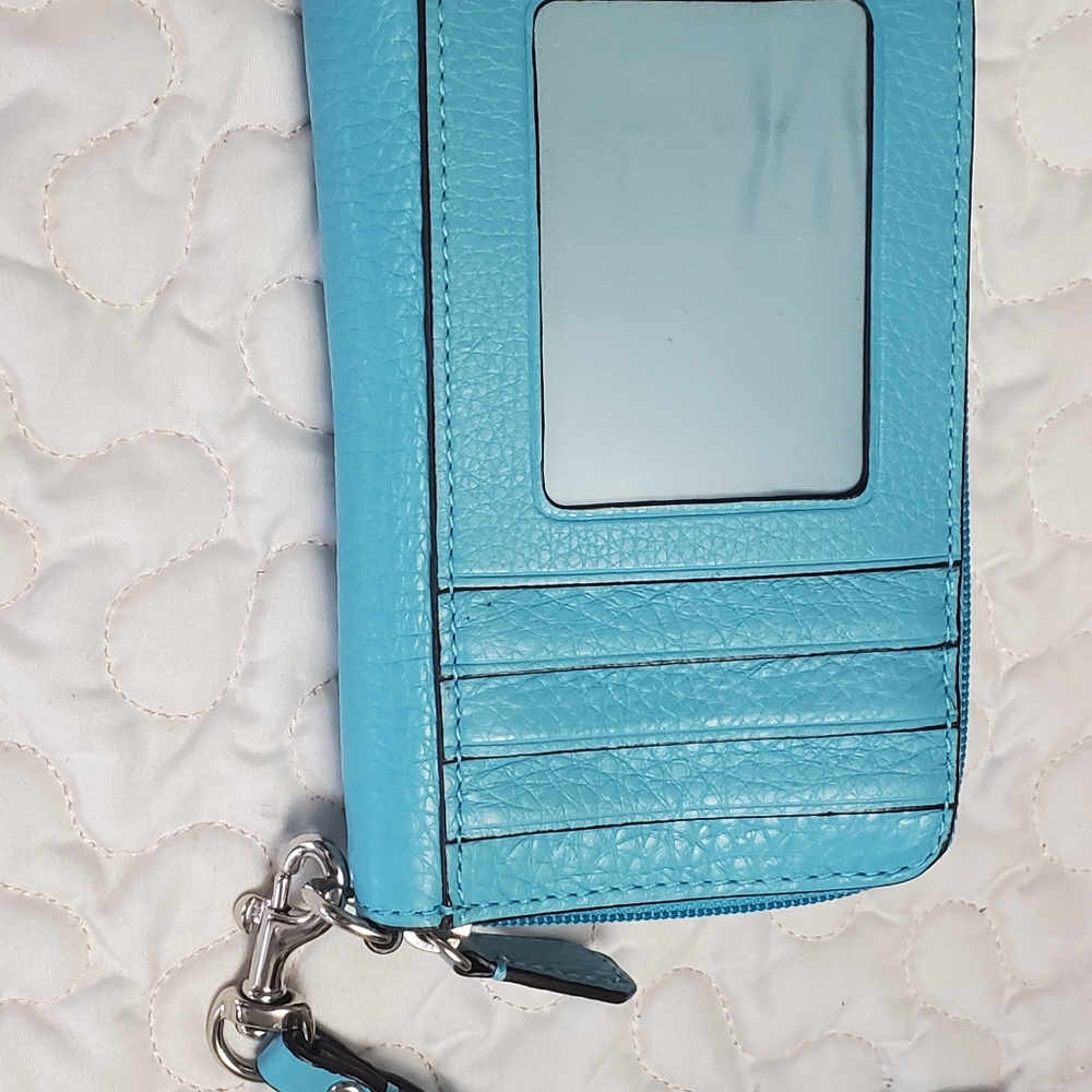COACH small leather wristlet . - Picture 4 of 14
